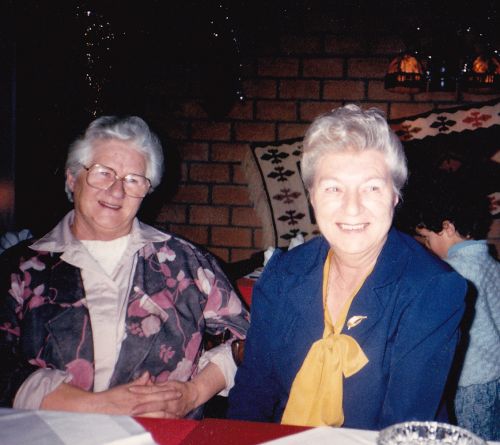 Cornelia Voswijk en Lucia Catharina Margaretha Voswijk 16 december 1987